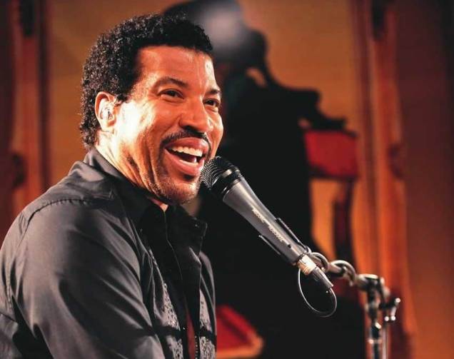 O cantor e compositor americano Lionel Richie: desde 1968 embalando casais O cantor e compositor americano Lionel Richie: desde 1968 embalando casais
