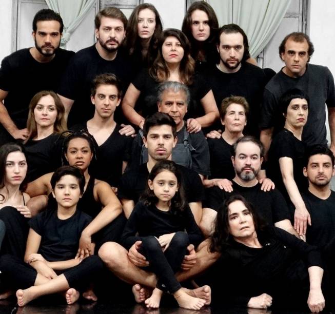 Peça A Volta para Casa, sob direção de Regina Duarte Peça A Volta para Casa, sob direção de Regina Duarte