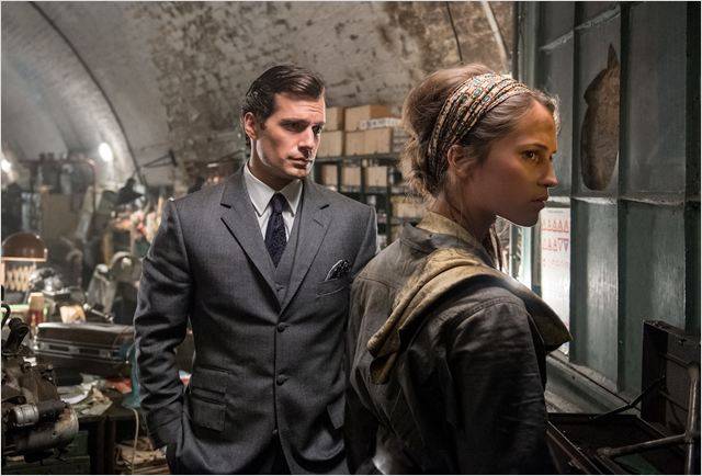 O Agente da U.N.C.L.E: Napoleon Solo e Illya Kuriakin precisam combater a terrível organização T.H.R.U.S.H.