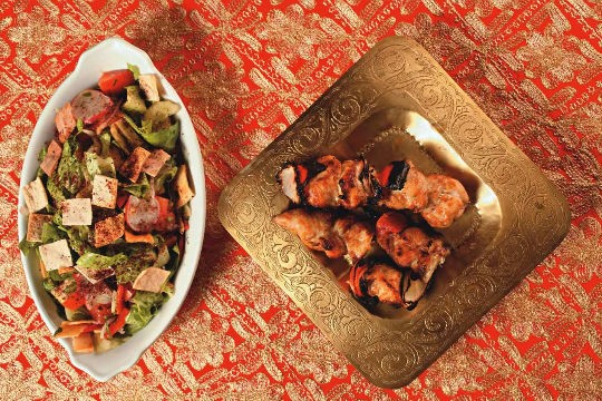 Michui de frango com salada fatuche: no árabe Almanara Michui de frango com salada fatuche: no árabe Almanara