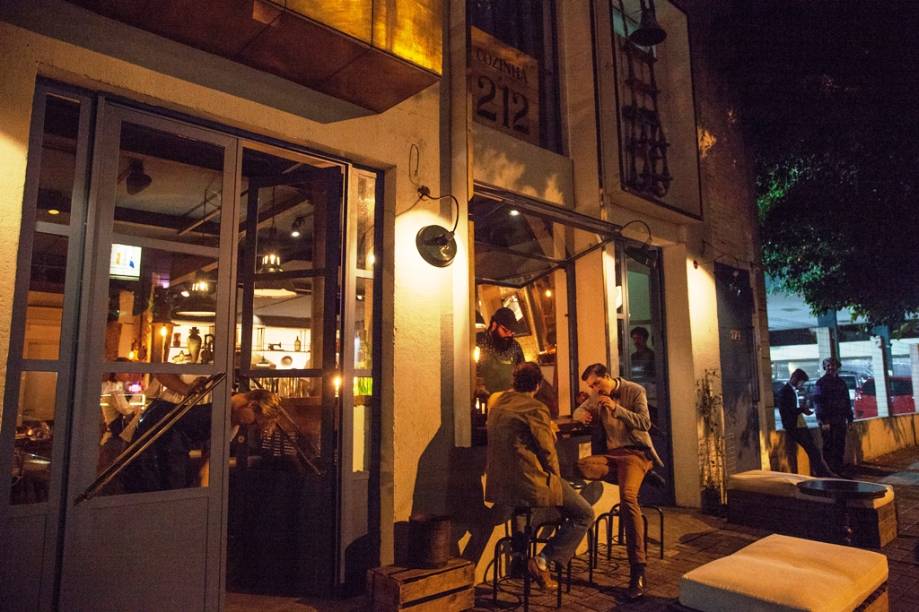 Nem bem abriu as portas, o Cozinha 212 está bombando no mesmo lugar onde não deu certo o Beato Nem bem abriu as portas, o Cozinha 212 está bombando no mesmo lugar onde não deu certo o Beato