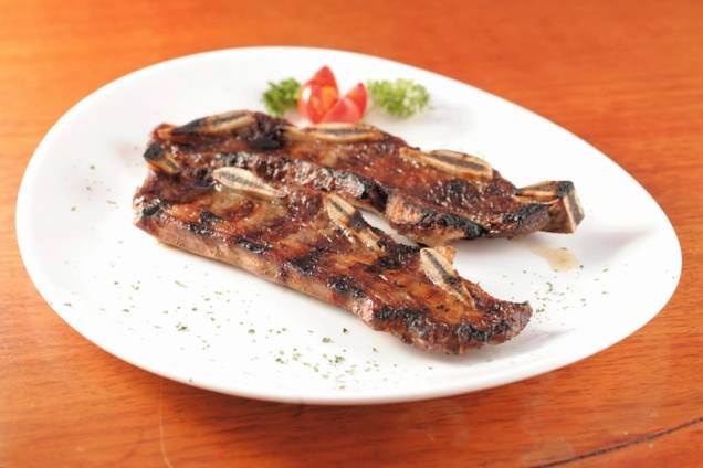 Corte ao estilo argentino da churrascaria Che Bárbaro: o assado de tira Corte ao estilo argentino da churrascaria Che Bárbaro: o assado de tira