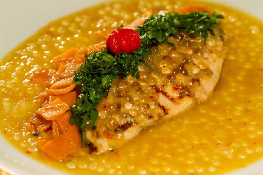 Beijupirá com pérolas de tapioca, couve e abóbora Beijupirá com pérolas de tapioca, couve e abóbora