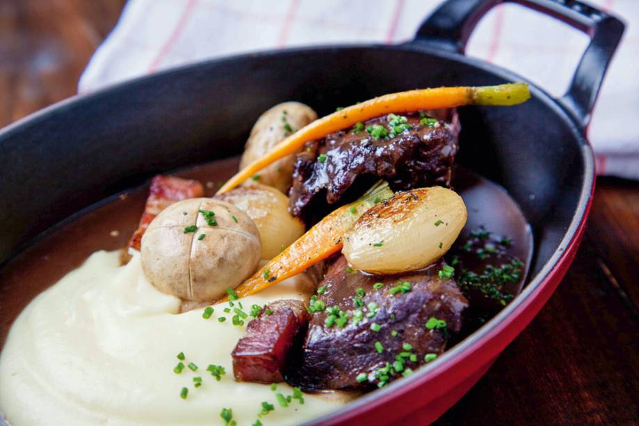 Combo servido durante a semana no restaurante inclui o boeuf bourguignon