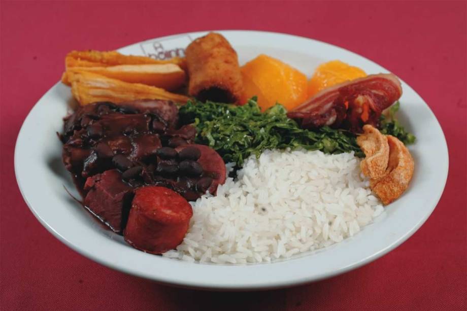Feijoada completa do brasileiro Bolinha Feijoada completa do brasileiro Bolinha