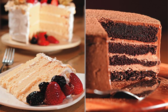 Bolos nas versões de baunilha com frutas vermelhas e de chocolate maltado Bolos nas versões de baunilha com frutas vermelhas e de chocolate maltado