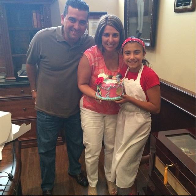 Com a filha Sofia, que fez bolo para comemorar o aniversário da tia Com a filha Sofia, que fez bolo para comemorar o aniversário da tia