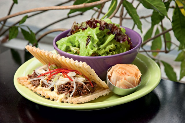 Bulgogi: pão crocante feito de massa de arroz e fraldinha Bulgogi: pão crocante feito de massa de arroz e fraldinha