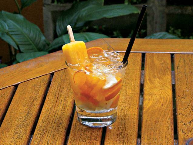 Jordão Bar: mistura de abacaxi com tangerina mais um picolé desta última fruta Jordão Bar: mistura de abacaxi com tangerina mais um picolé desta última fruta