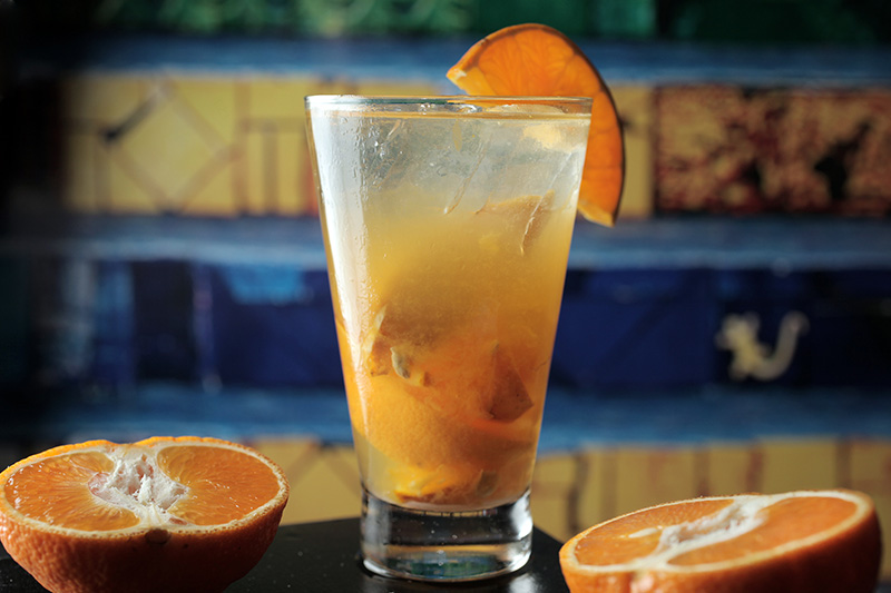 Caipirinha de tangerina com cachaça mineira Caipirinha de tangerina com cachaça mineira