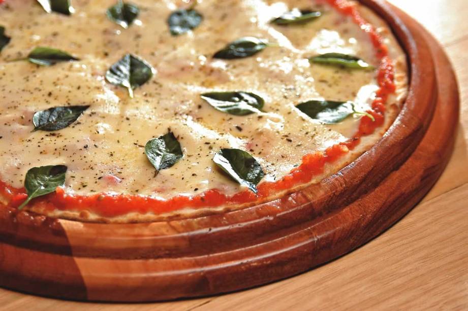 Uma das coberturas mais pedidas da pizzaria Camelo: a clássica margherita