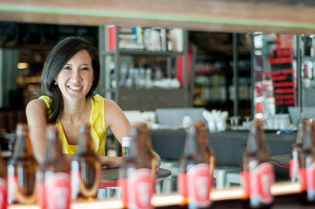 Ici Brasserie: sommelière Carol Oda conduz degustações de cerveja Ici Brasserie: sommelière Carol Oda conduz degustações de cerveja