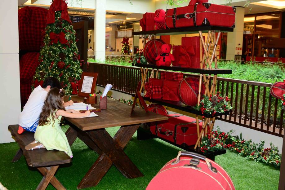 Animais de tecido compõem a decoração de Natal do Shopping Cidade Jardim Animais de tecido compõem a decoração de Natal do Shopping Cidade Jardim