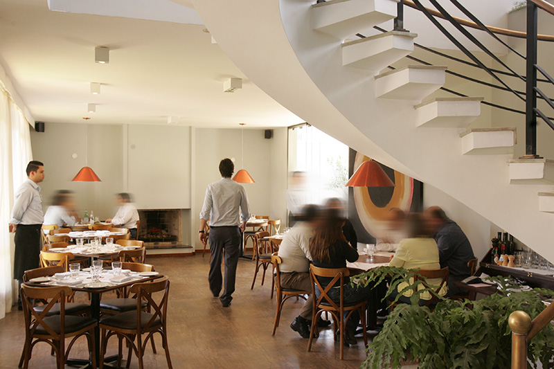 Casa Santo Antônio: cozinha é comandada pelo chef Sandro Aires Casa Santo Antônio: cozinha é comandada pelo chef Sandro Aires