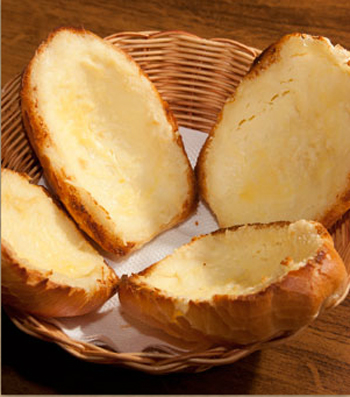 Para abrir o apetite: pão com catupiry e provolone