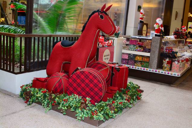Animais de tecido compõem a decoração de Natal do Shopping Cidade Jardim Animais de tecido compõem a decoração de Natal do Shopping Cidade Jardim