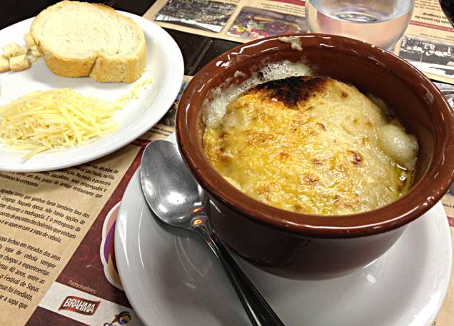 Sopa de cebola gratinada: sucesso nos anos 60 e 70 Sopa de cebola gratinada: sucesso nos anos 60 e 70