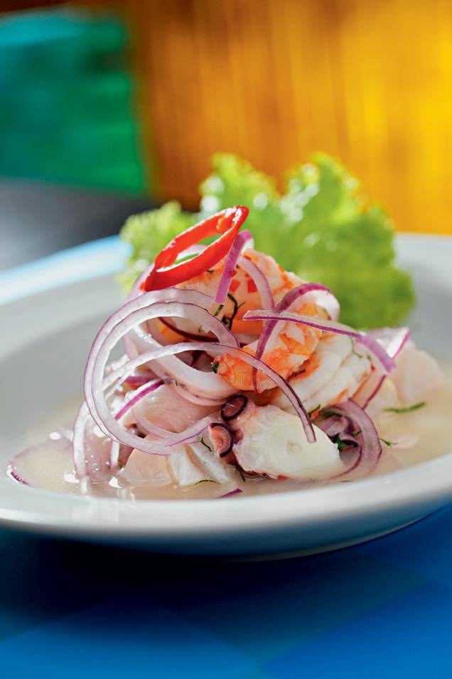 La Mar: na porção pequena, o dourado e os frutos do mar estão no ponto exato La Mar: na porção pequena, o dourado e os frutos do mar estão no ponto exato