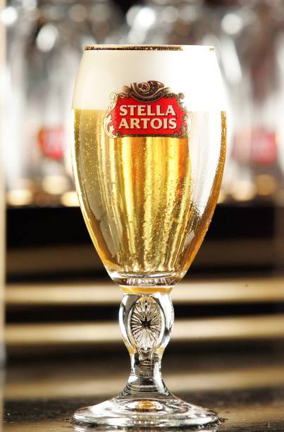 O boteco serve também chope Stella Artois