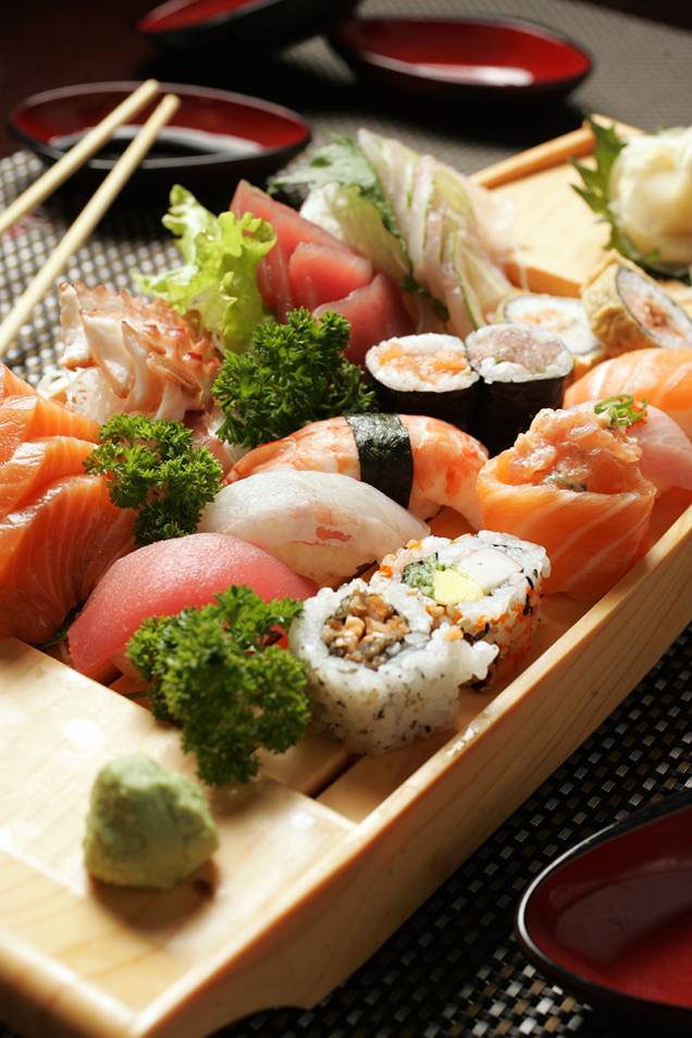 Combinado misto de sushi e sashimi Combinado misto de sushi e sashimi