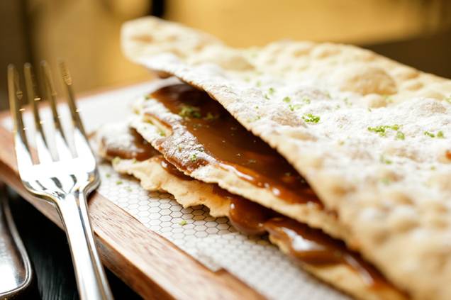 Tabletón mendocino: camadas de massa fina como um biscoito intercaladas por doce de leite argentino Tabletón mendocino: camadas de massa fina como um biscoito intercaladas por doce de leite argentino