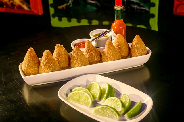 Season One Arts & Bar: coxinha