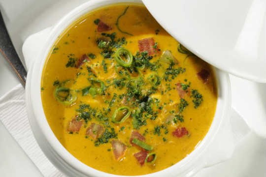 Creme de galinha à moda caipira é prato do Dona Onça para Festa Junina Creme de galinha à moda caipira é prato do Dona Onça para Festa Junina