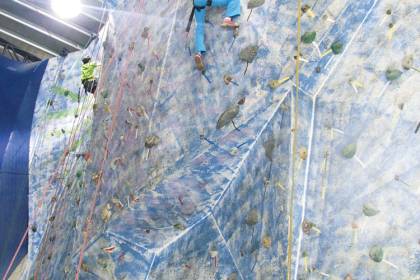 Casa de Pedra criancas-fazendo-escalada-indoor-no-ginasio-da-casa-de-pedra-jpg.jpeg