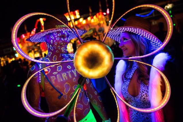 Tornou-se tradição o capricho e a criatividade do público na hora de escolher o visual para curtir a festa Tornou-se tradição o capricho e a criatividade do público na hora de escolher o visual para curtir a festa