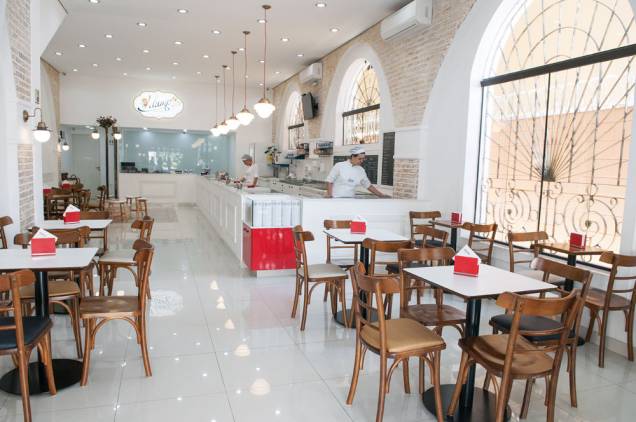 O novo salão: com cinquenta lugares O novo salão: com cinquenta lugares