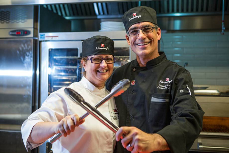 A chef Roseli Miranda eo chef executivo Russell Skall A chef Roseli Miranda eo chef executivo Russell Skall