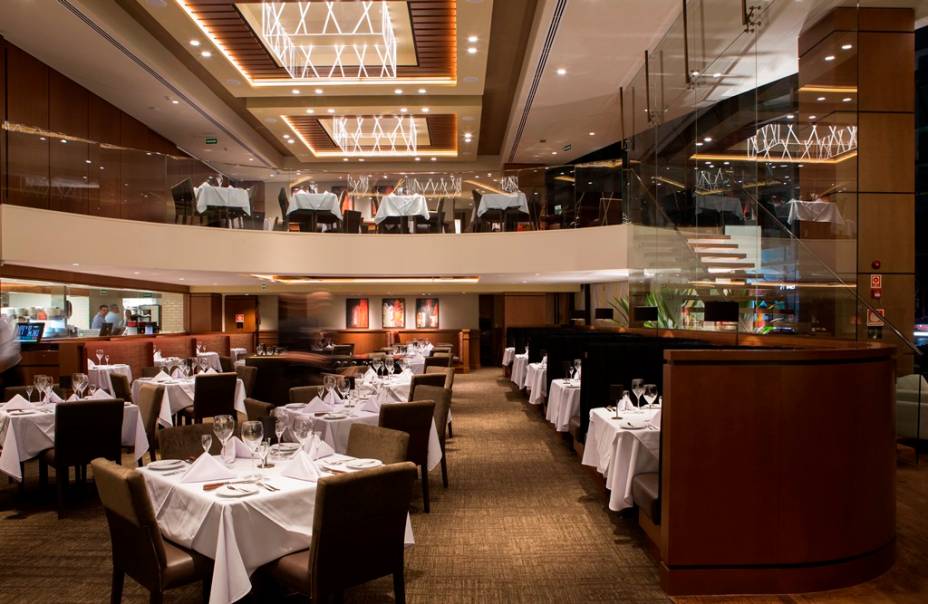 Salão com capacidade para 350 pessoas Salão com capacidade para 350 pessoas