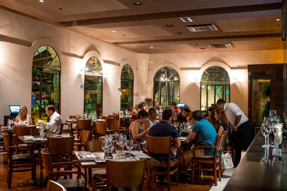 O amplo salão O amplo salão