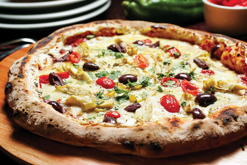 Versão da casa: cream cheese, queijo gruyère, alcachofra, azeitona preta e tomate Versão da casa: cream cheese, queijo gruyère, alcachofra, azeitona preta e tomate