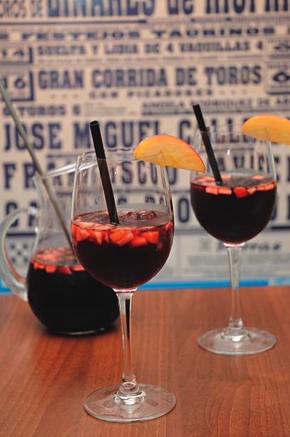 No cardápio do espanhol Sancho Bar y Tapas: sangria em jarra