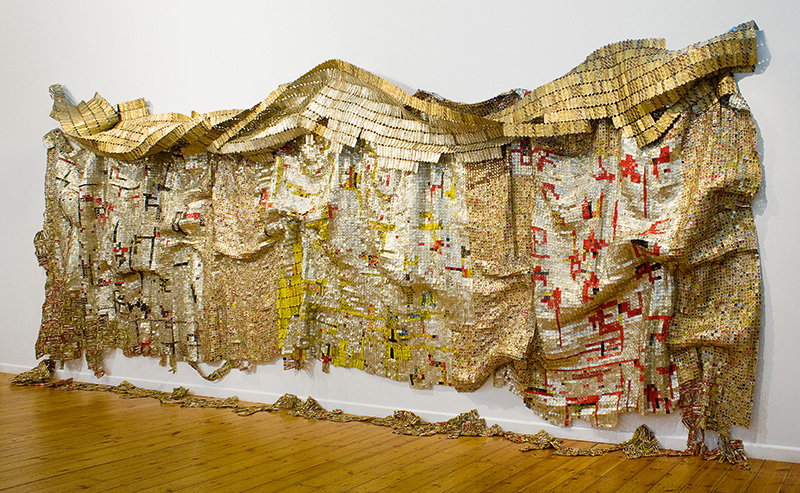 Manto de El Anatsui: premiado na Bienal de Veneza