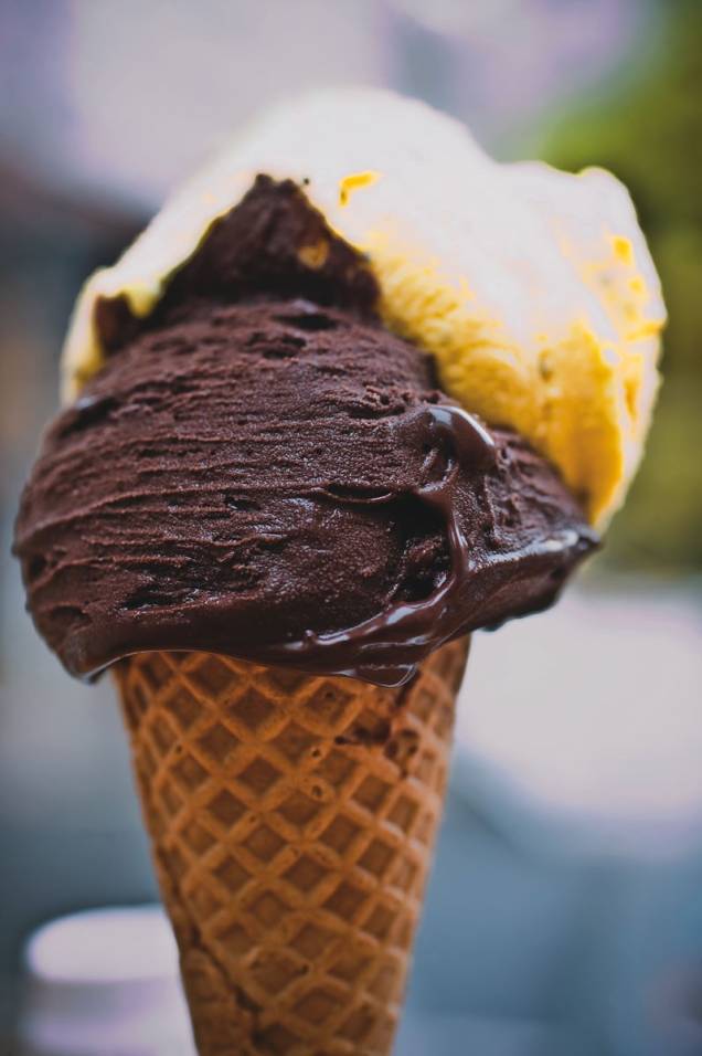 Casquinha de maracujá e sorbet de chocolate amargo Casquinha de maracujá e sorbet de chocolate amargo