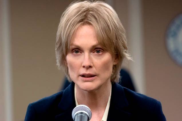 Amor por Direito: a atriz Julianne Moore é uma tenente da polícia diagnosticada com câncer terminal Amor por Direito: a atriz Julianne Moore é uma tenente da polícia diagnosticada com câncer terminal