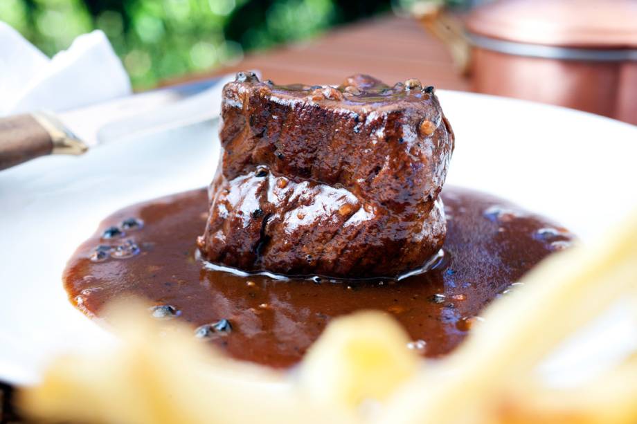 Filé ao poivre acompanhado de fritas