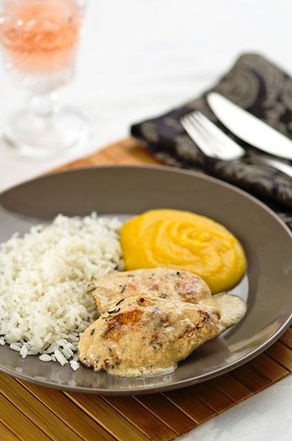 Dona Mesa: filet de frango com musselini de mandioquinha Dona Mesa: filet de frango com musselini de mandioquinha