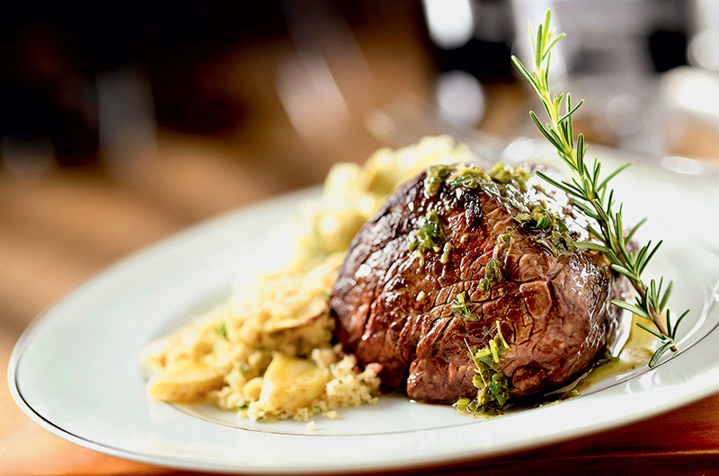 Filé à provençal com arroz piemontese Filé à provençal com arroz piemontese