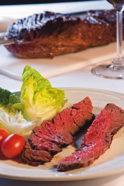 Fraldinha sumarenta do Fogo de Chão: um dos cortes oferecidos no caprichado rodízio Fraldinha sumarenta do Fogo de Chão: um dos cortes oferecidos no caprichado rodízio