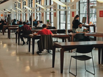Refúgio no centro: o tranquilo espaço de leitura da Biblioteca Mário de Andrade Refúgio no centro: o tranquilo espaço de leitura da Biblioteca Mário de Andrade