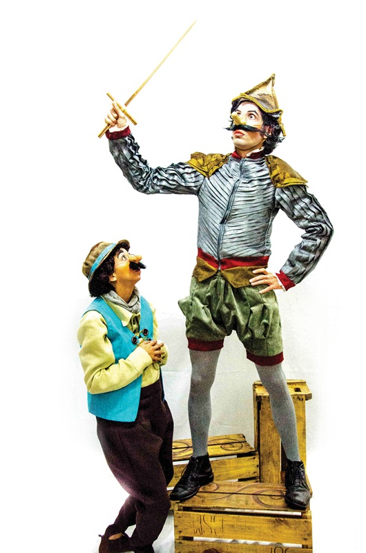 Sancho Manco (Monique Franco) e Dom Caixote (Henrique Rímoli): interação com a plateiaA direção é de Fernando Escrich Sancho Manco (Monique Franco) e Dom Caixote (Henrique Rímoli): interação com a plateiaA direção é de Fernando Escrich