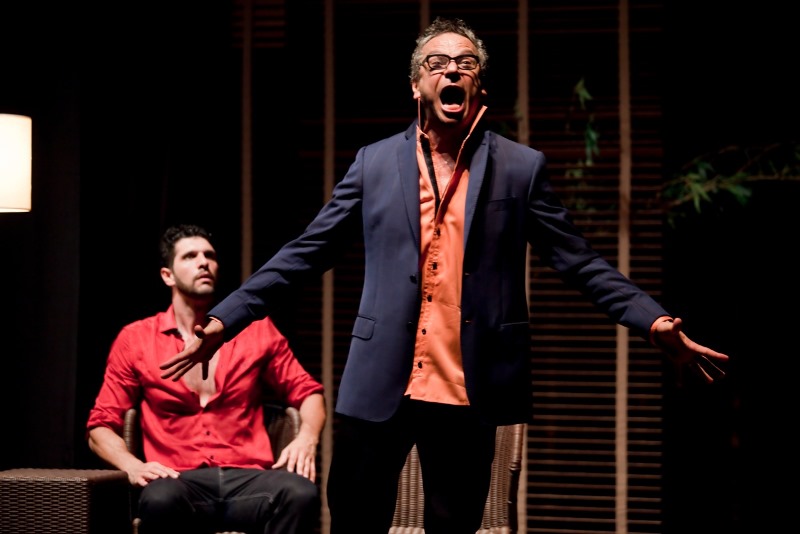 A comédia adaptada, dirigida e protagonizada por Darson Ribeiro A comédia adaptada, dirigida e protagonizada por Darson Ribeiro