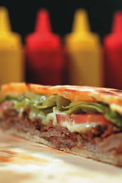 Beirute de rosbife e salada do Frevo Beirute de rosbife e salada do Frevo