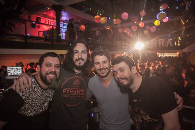 DJs residentes Tulio Araújo, Beto Artista, Pedro Neschling e Ricco DJs residentes Tulio Araújo, Beto Artista, Pedro Neschling e Ricco