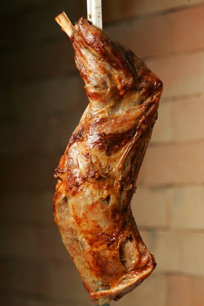 A paleta de cordeiro tenra e de sabor marcante A paleta de cordeiro tenra e de sabor marcante