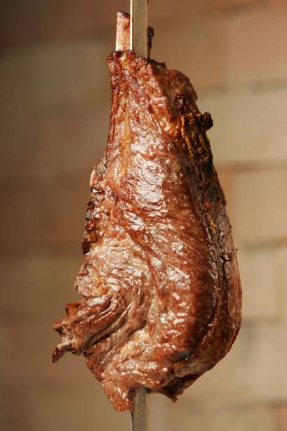 Uma das melhores pedidas do rodízio, a costela premium chega no ponto solicitado Uma das melhores pedidas do rodízio, a costela premium chega no ponto solicitado