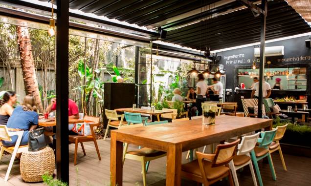 O arejado salão divide o terreno com clínica de nutrição e outras especialidades O arejado salão divide o terreno com clínica de nutrição e outras especialidades